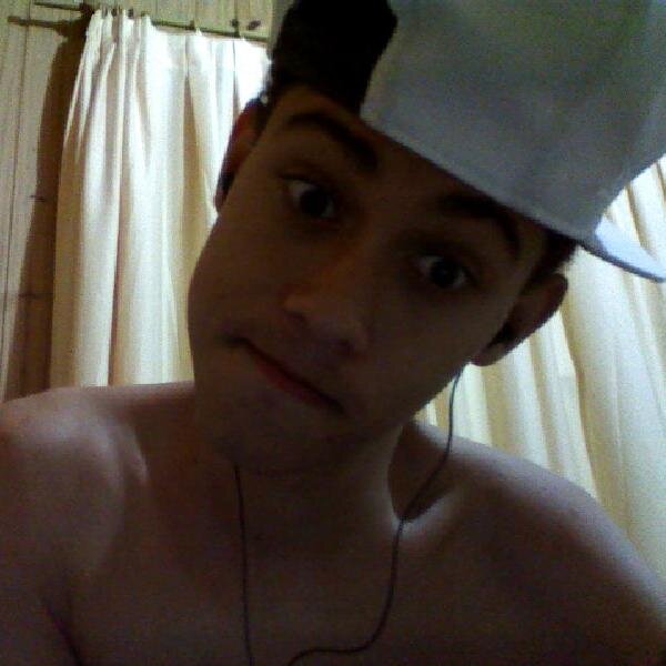 pareço lindo mas na realidade sou perfeito, 15 de pura sedução, sincero, BV, forever alone, nutella, ciumento possessivo e garoto de programa nas horas vagas
