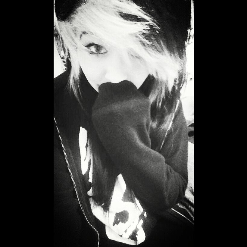 Sharni; 17