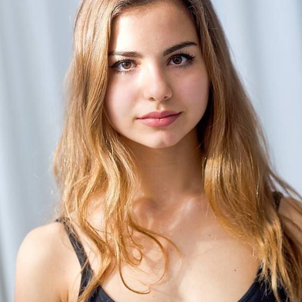 ViolettKomyshan's profile picture. Enjoy life :)