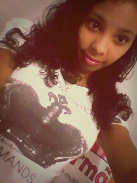 chata,legal,mimada.
acredite,eu posso ser tudo em apenas um dia :p