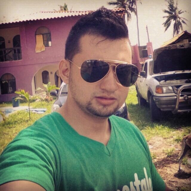 Siempre pon tus miedos detrás de ti y tus sueños frente a ti.