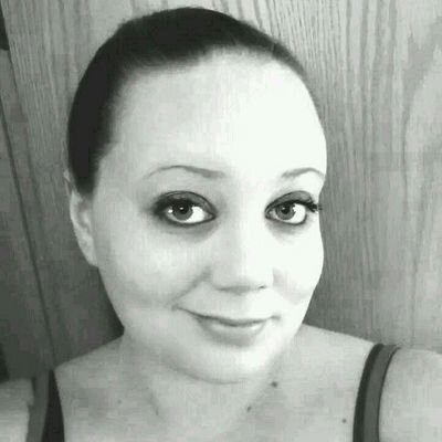 23 mother of 3 loving my life & my family :)