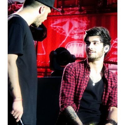 can you please follow @accousticlou because she's the best girl in my world :) xx ilysm ♥