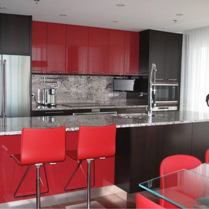 Arquitecto ---- Venezolano ---- Rumbero ----Trabajador ---- y sobre toda las cosas un buen AMIGO