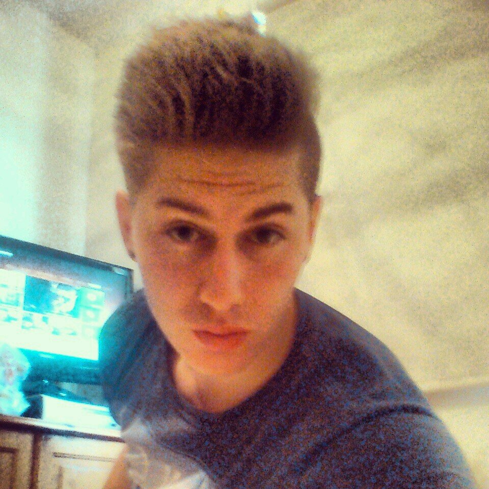 follow me if you like.. I couldnt care!! New Twitter!! dimitri vegas & like mike, martin garrix!