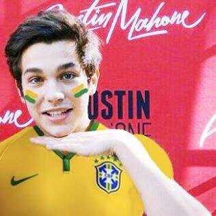 Follow me pls, I love You's @AustinMahone and @JustinBieber