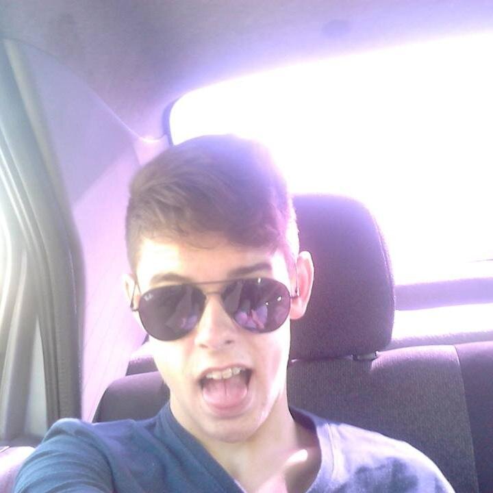 GuiP_Nunes's profile picture. Vocalista na carreira solo ''Guilherme Nunes''.

''Tudo gira ao meu redor,mas nada faz sentido''