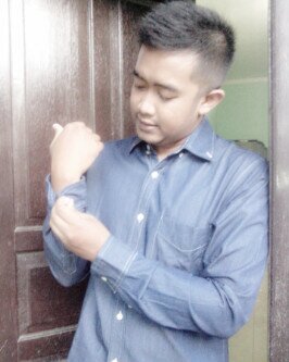 HelmyBerry's profile picture. VVIP | Dataran tinggi, dingin, embun, gerimis, hujan, hening, kabut, dan pinus.