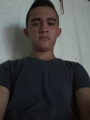 estudio y soy una persona muy alegre