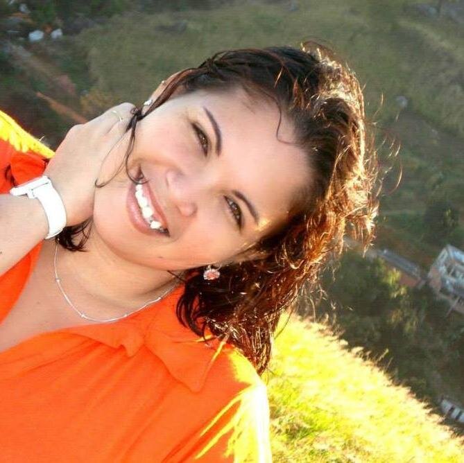 SER FELIZ É ENCONTRA FORÇA NO PERDÃO,ESPERANÇAS NAS BATALHAS, SEGURANÇA NO PALCO DO MEDO,AMOR DOS DESENCONTROS,É AGRADECER A DEUS A CADA MINUTO DA VIDA