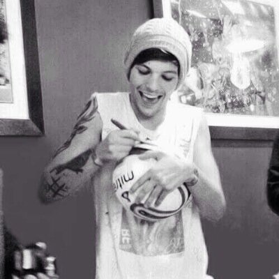 This is a free follow! Be a doll and follow both @indulgeziam and @totallylouis_ if you can.