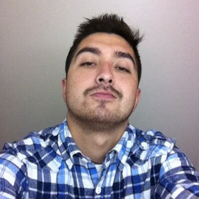 Ismael un indeciso compulsivo, de lo único que esta seguro es que todos los días tiene que trabajar y ser el mejor en lo que hace, soñador por esencia