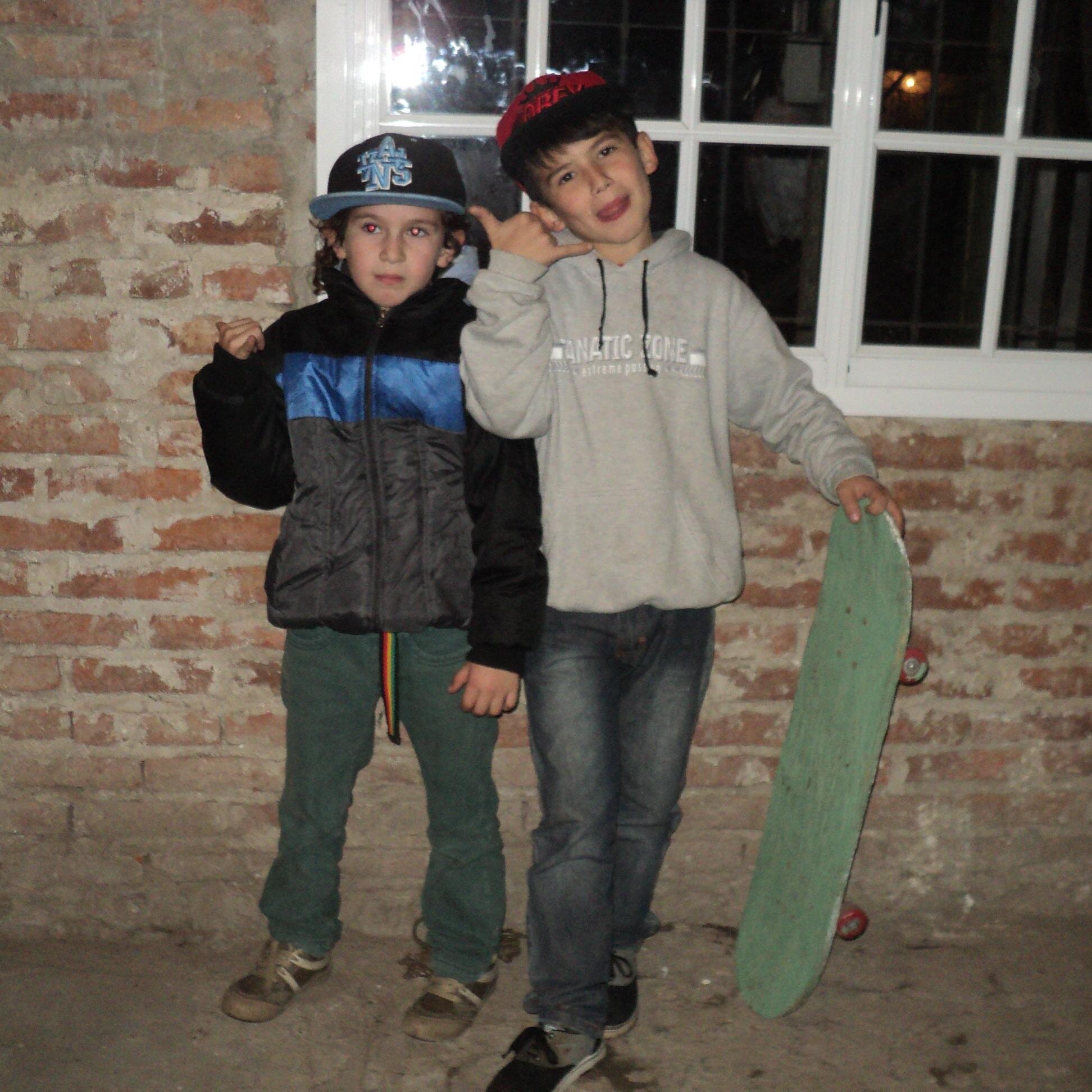 hola amigos de youtube seguime y te doy 50 seguidores (http://t.co/PU5XIvb7uv)