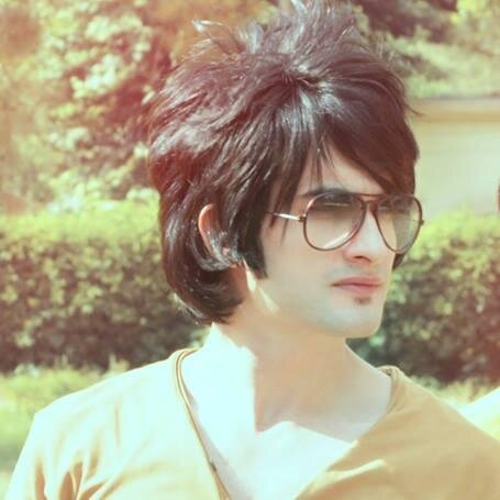 Simple as u can see.. down to earth (really)  follow kr lia ? ab sakoon kren plz :D