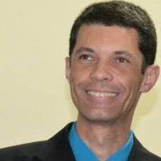 Sou pessoa que gosta do que faz, calmo, amigo, sincero, honesto, gosto de ouvir e ajudar. Possuo bom caráter profissional e pessoal e busco a Deus em Cristo.