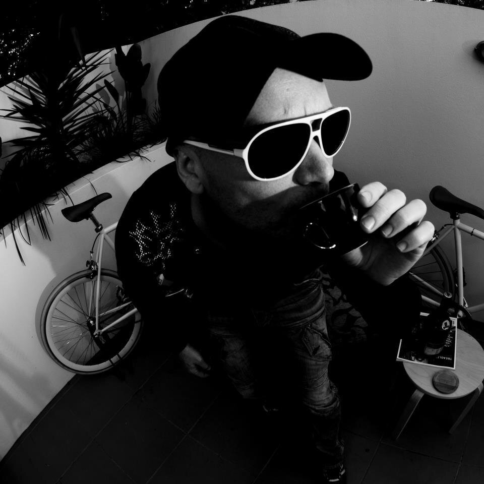 Ex-Photographer in Brisbane, I’m not looking for dates on here so don’t add me if you are a Cam Girl or the like. it’s not my bag baby!