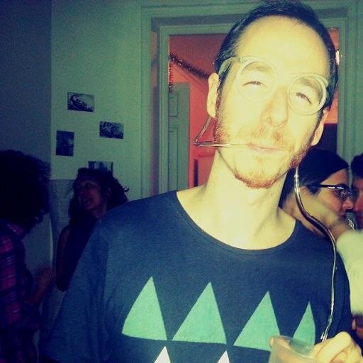 Duplá está duplicado, ¿quién lo desduplicará? El desduplicador que lo desduplique, buen desduplicador será!!