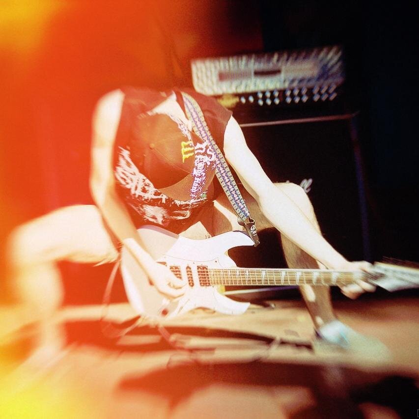 I like beer, breakdowns, gigs, girls, guitar, mosh, psychology & sex! I would love to be acquainted and befriend with people from all over the world :3