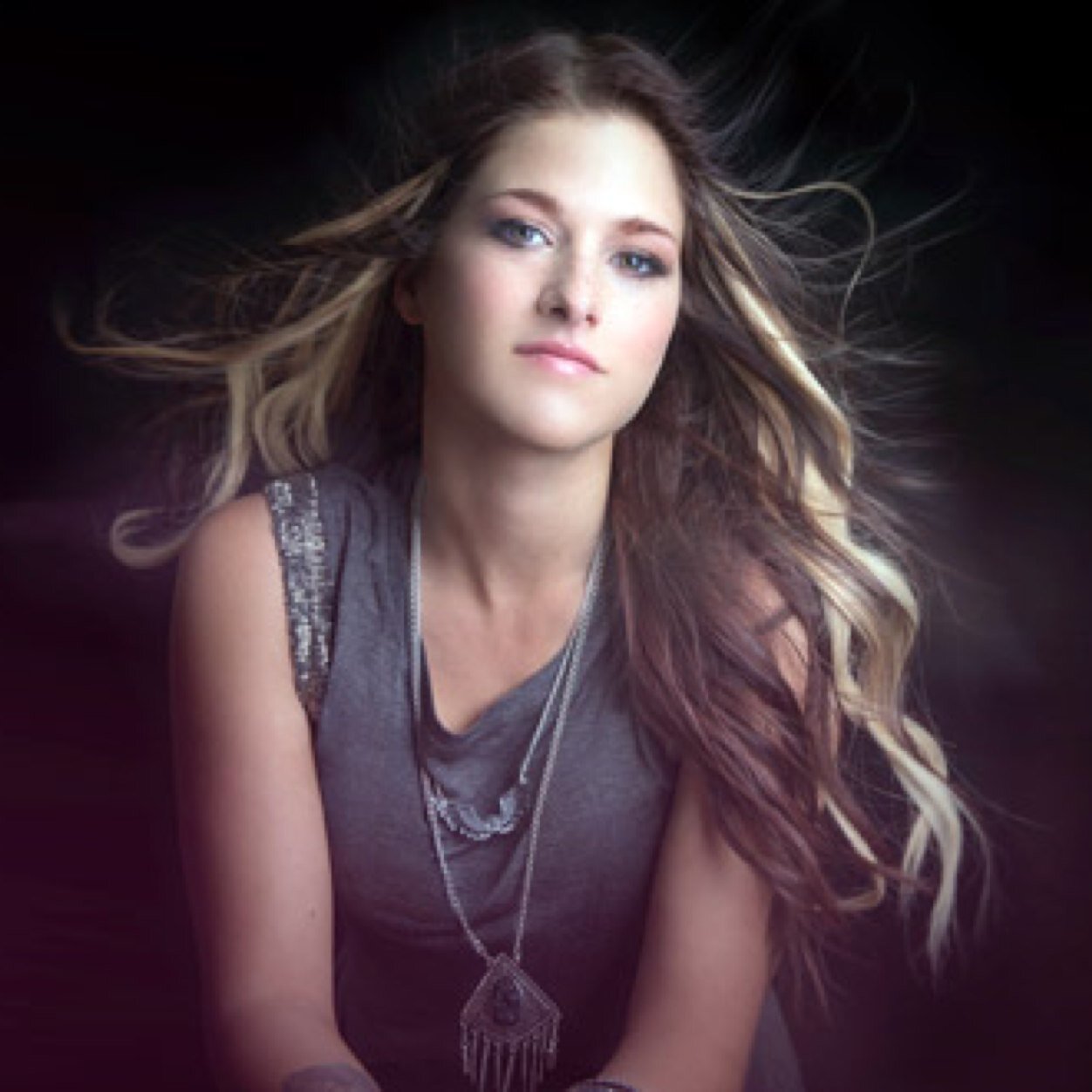 Hey its cassadee new account to chat with fans follow me :) i follow back and dont forget to follow my bestie savannah smith !!!! Shes amazing !!!
