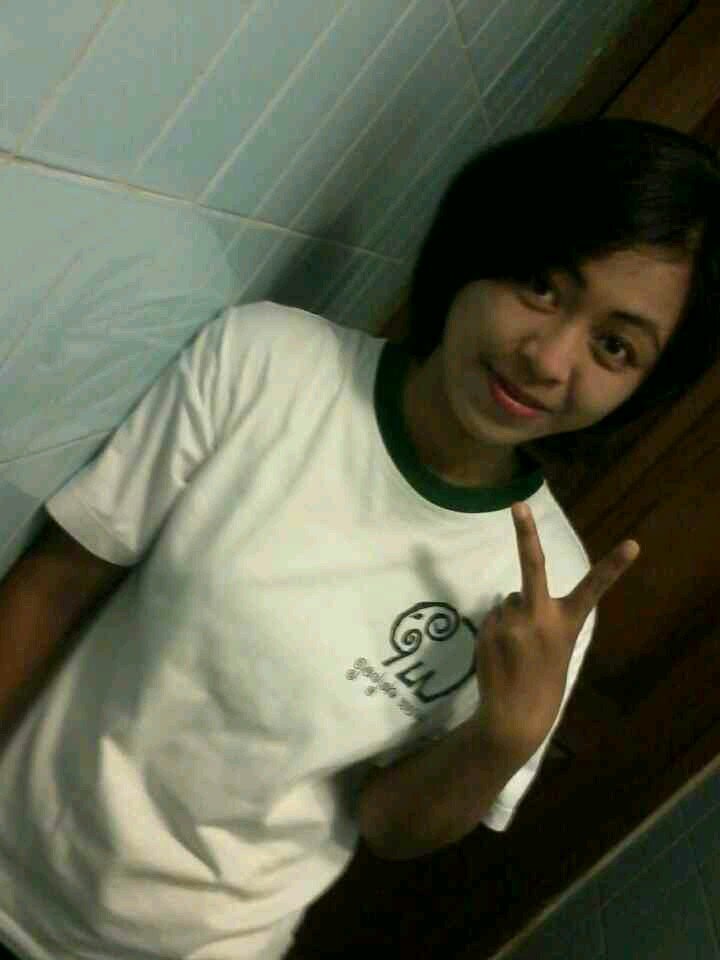 phoe_uza's profile picture. Be your self!