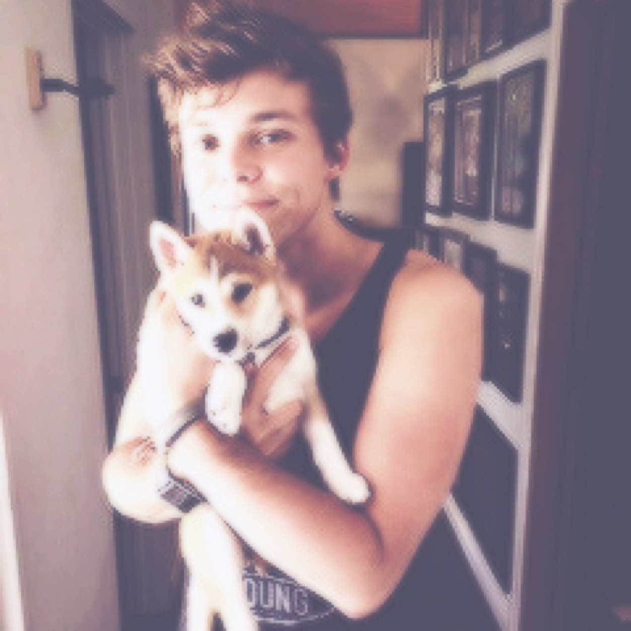 Follow @milliehendrickx and ask for a follow back - ily ash
