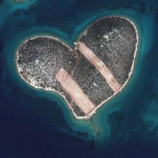 423e0e66871e44e's profile picture. Spectacular design, clothing, architecture, food, music, visual arts, interior design and great interesting souls!!