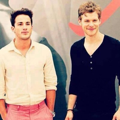 Sinsajo.En el campamento mestizo Patch me ayuda a ponerme runas para que no inserten almas en mi cuerpo y provocar un beautiful disaster.Okey?Okey TVD TO PLL TW