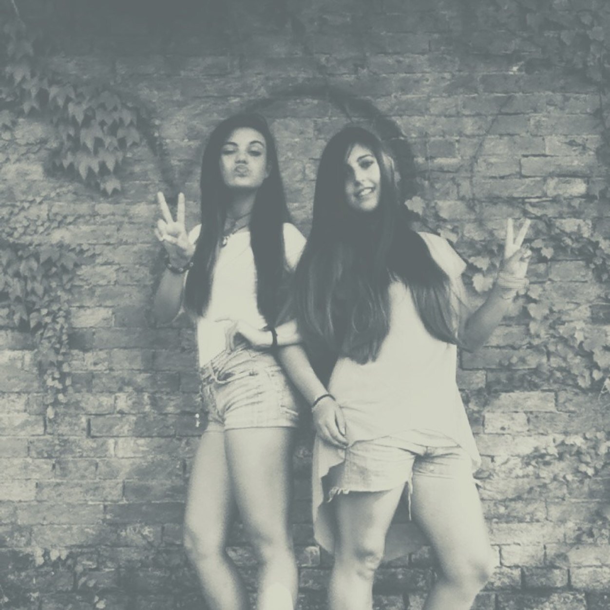 HI! I'm Directioner!Directioner is a promise ∞ 1D ∞ 5Sos ∞ JB ∞ Ciuffi Rossi ∞ ❤ Non giudicate!