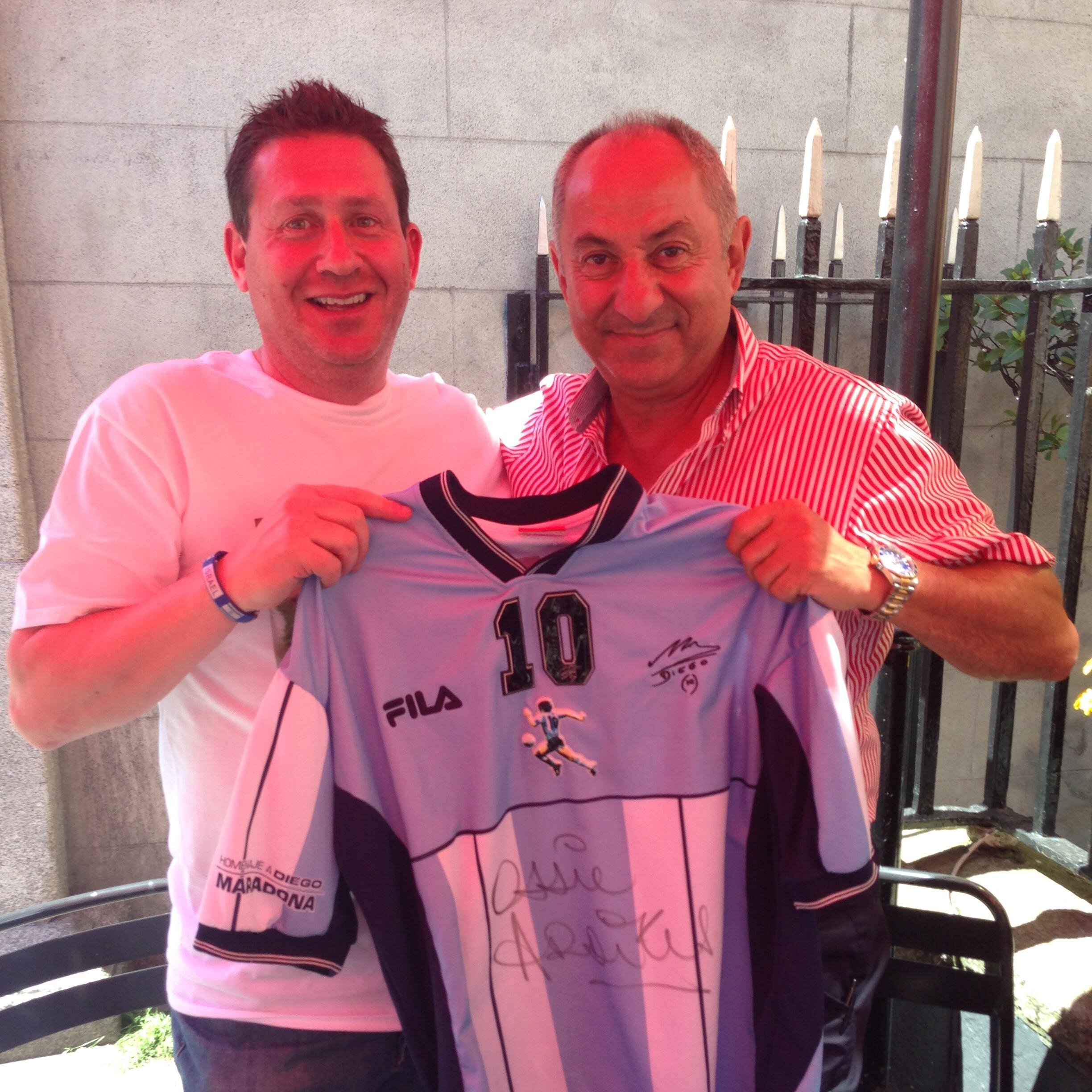 HSS1969's profile picture. Will be following people who offer a unique interesting or funny perspective on worldly affairs but mainly sport. oh and some real friends too. opinionsmyown !