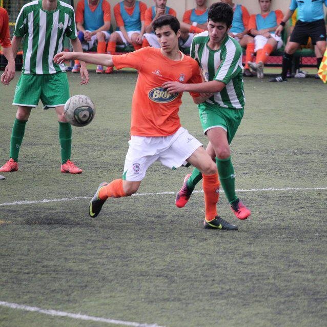 jogador do clube S. Portosantensse / http://t.co/t90rQRCChs