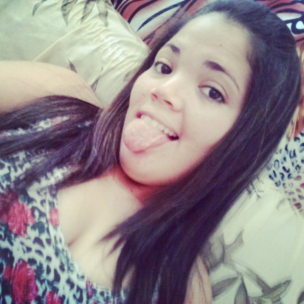 A мєиiиa quє vivє иa яєaℓi∂a∂є ∂є uм мuи∂o chєio ∂є faиtasias..quє sabє vivєя ca∂a мoмєиto iиtєиsaмєиtє..