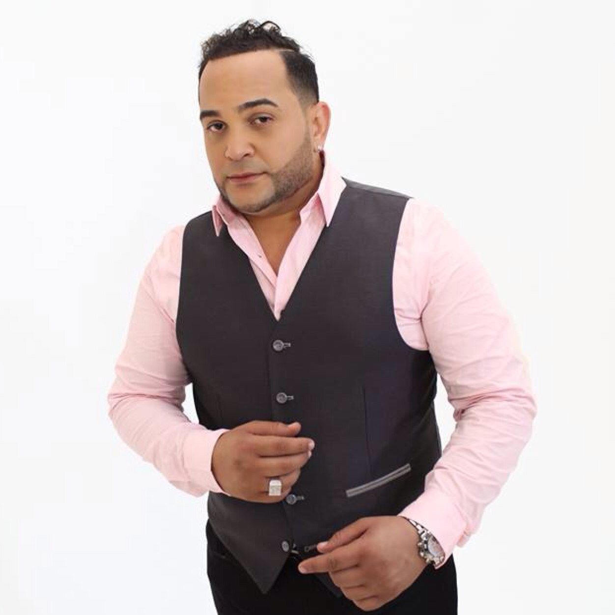 Israellaloba's profile picture. MERENGUERO,SALSERO,BACHATERO,simplemente versatil y muy creyente en DIOS ..Y DIKE SOMOS IGUALES NUNCA EN LA VIDA .CONT.809 921-8417 o (809)431-7707