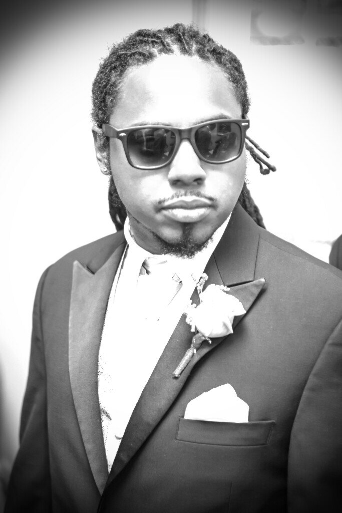 Former Warner Music Group Assoc.- Sales and Marketing; current blogger, media personality