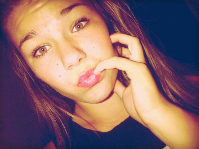 Bubbly personality (: Can be weird at times..    Steynnn..* xx 3 ♥ Funny also ;) Ek °̩s wie ek °̩s ek °̩s God se prinses ♡ #Kaalvoetkind ♡ ∞