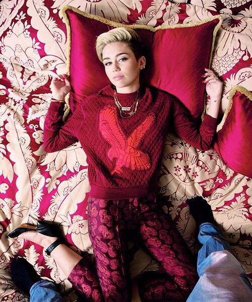 FOLLOW @chanelofmiley__