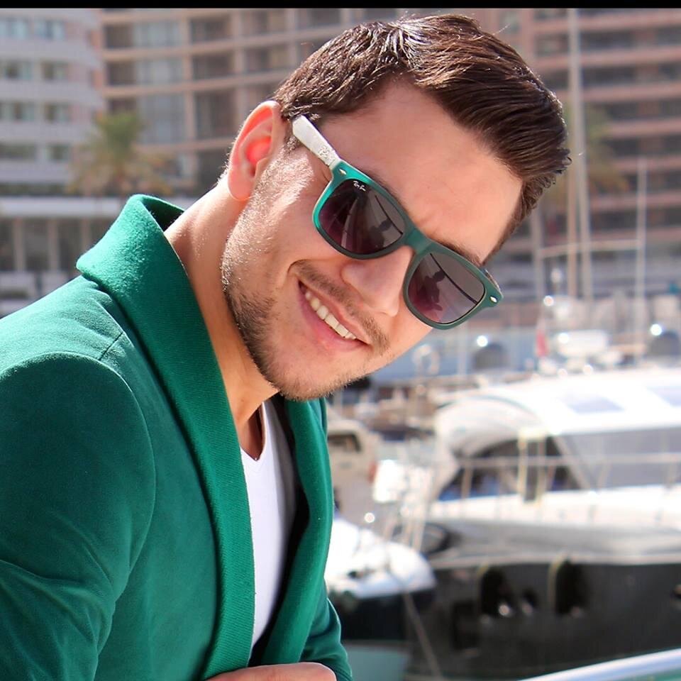 Welcome to the official page of the artist Yaser Batal