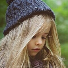 《A girl that loves flowers and dancing, but her family always came first》Daughter of Eris and Vlad. 6 years old. [Younger Anastasia]
