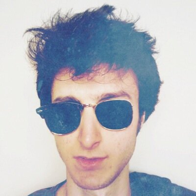 Futuro ingeniero rockero.
 Cantante, guitarrista y pianista de @BrickThump