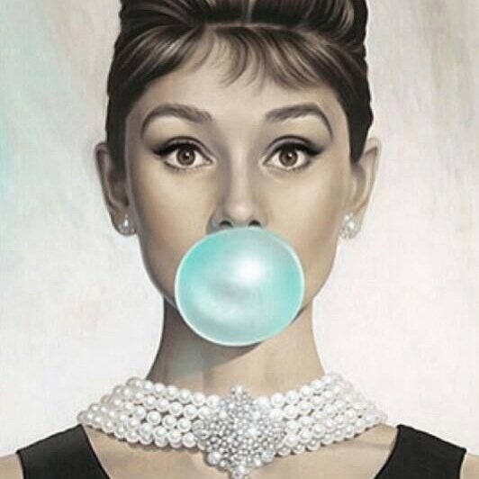 Jewellery blogger with a crazy love of diamonds!