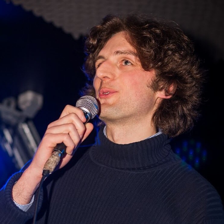 anarchybald's profile picture. Bordelais à Paris, aimant le vin, la politique, le champagne, le sport, de Gaulle et la bière. Tout cela dans le désordre.