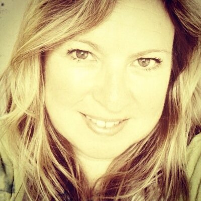 mother, full time textile artist, wife, love  the ocean, books, drawing, painting & ice cold beer.