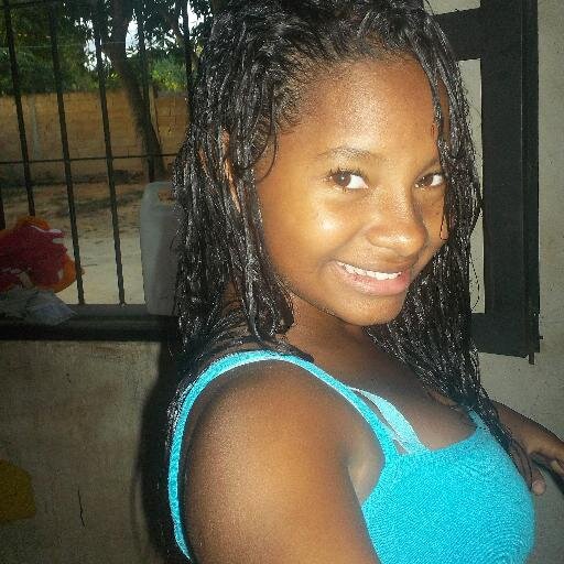 bonita , estudiosa, simpática , amable me encanta conocer a nuevas personas y hablar con mis amigos si quieren conformar parte de mis mejores amxii sigan me