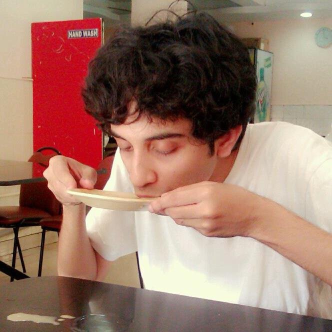 A self-proclaimed fisherman | Loves hot wings in Cafreal | Urrak drinker | Sells ideas & designs for food, alcohol & sometimes money |