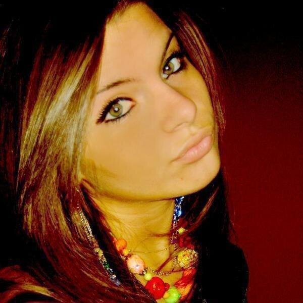 Coralie 17ans - fan de R.C
Follow back stp ! ^^