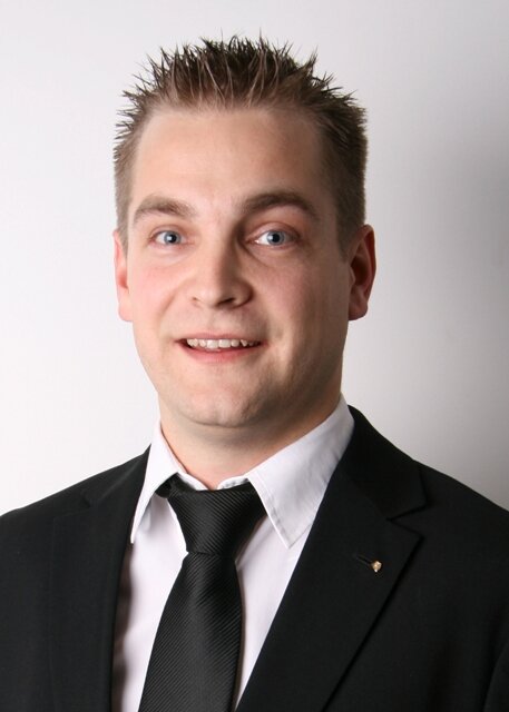 Ingénieur en télécommunications, Directeur du Groupe Alloboissons, papa comblé de 2 charmantes filles.