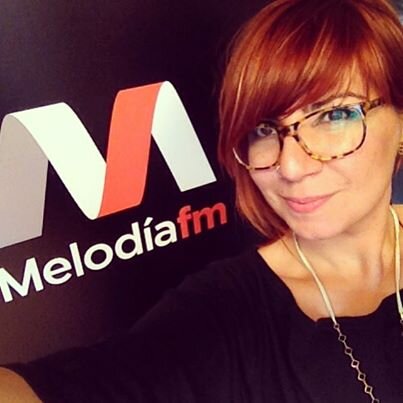 Locutora de radio y freak de la música en general...