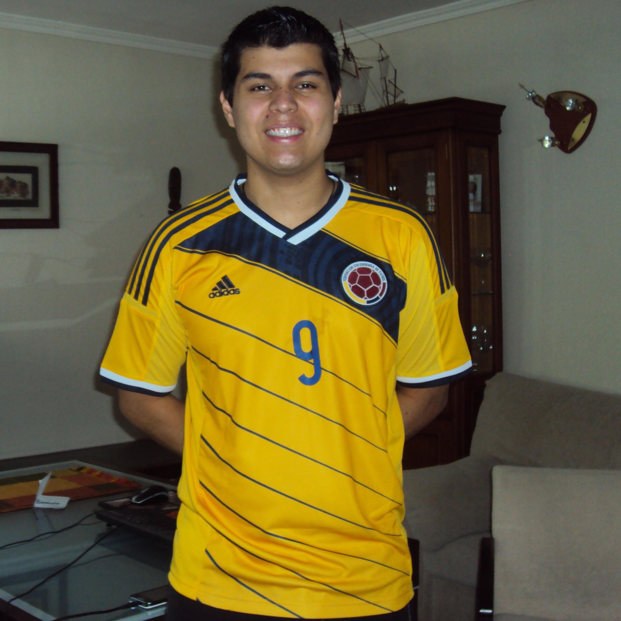 Traceur retirado, jugador de los BONIS F.C. Rugbier universitario. I.Aeroespacial. Futuro Educador. Cocinero por aficion.