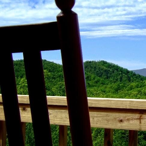 Elevate your next getaway to a premium log cabin vacation rental in Black Mountain, NC. Amazing views close to Asheville! https://t.co/cweAvGDVVf