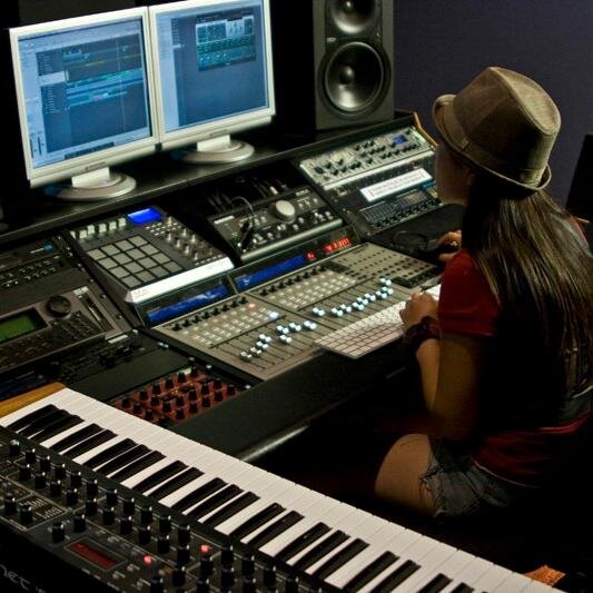 nikitasky2's profile picture. Musicista, appassionata di arte. Mi piace ciò che è vario e che ha stile.