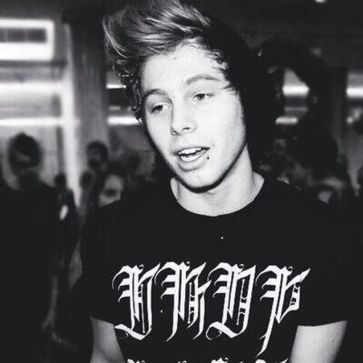 dont try to silence and bury me dont push me 'cause i wont go quietly id rather die with dignity // @hobbitxhemmo